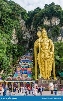 The Majestic Batu Caves: An Adventure Through Limestone Giants and Hindu Deities!