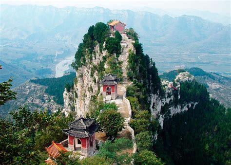 Monte Tai Shan: Uma Jornada Espiritual e Paisagens de Infinitos Tons de Verde!